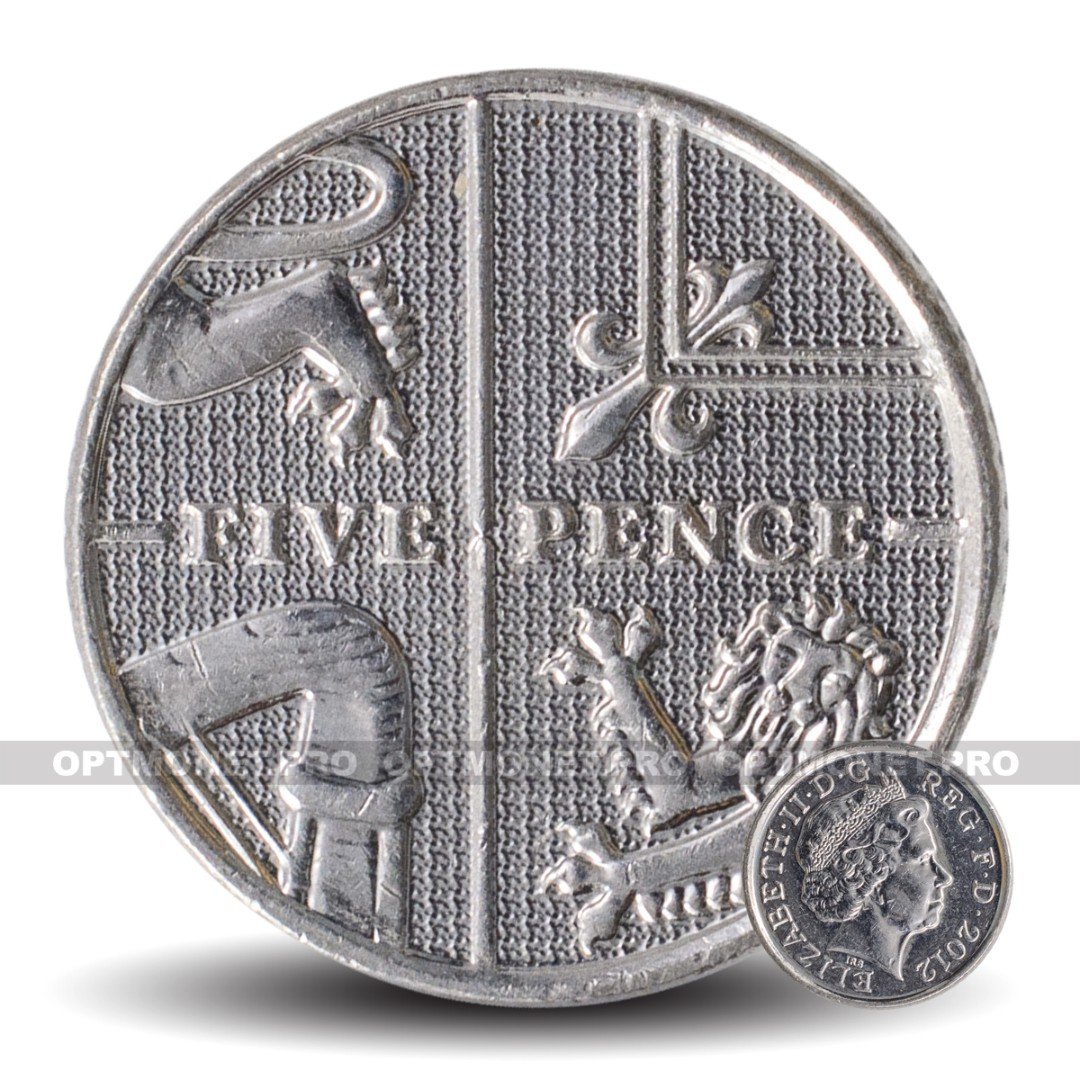 5 стерлингов в рублях. Монеты Англии. Монеты Великобритании современные. Монеты Великобритании 2004. Щит из монет Британии.